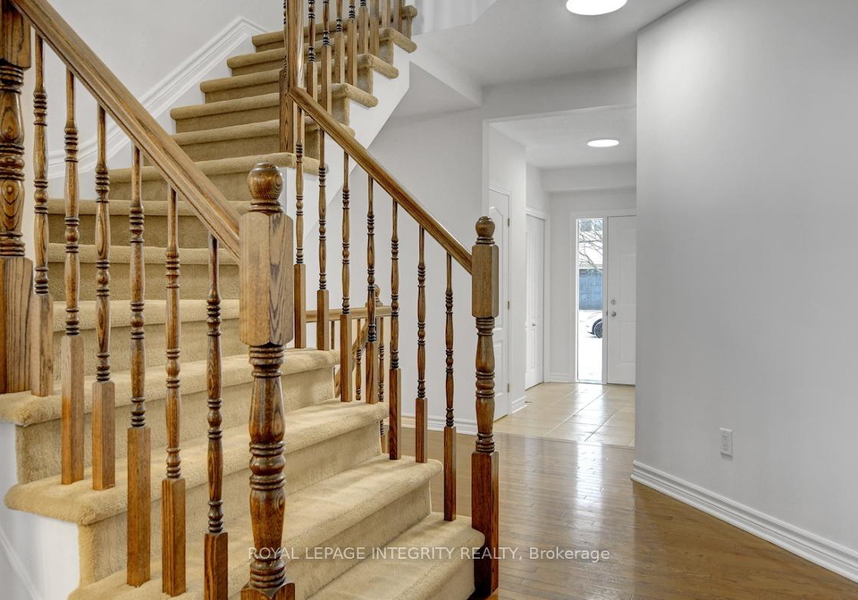 376-horseshoe-crescent-ottawa-ontario-x12758610