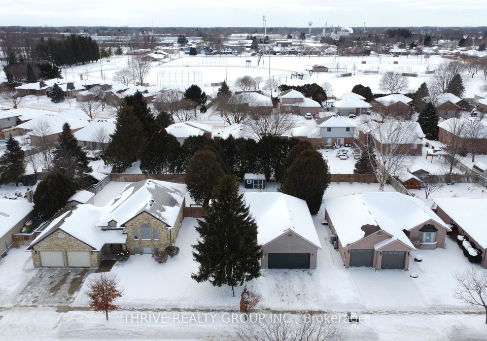 114-parkview-drive-strathroy-caradoc-ontario-x12761094