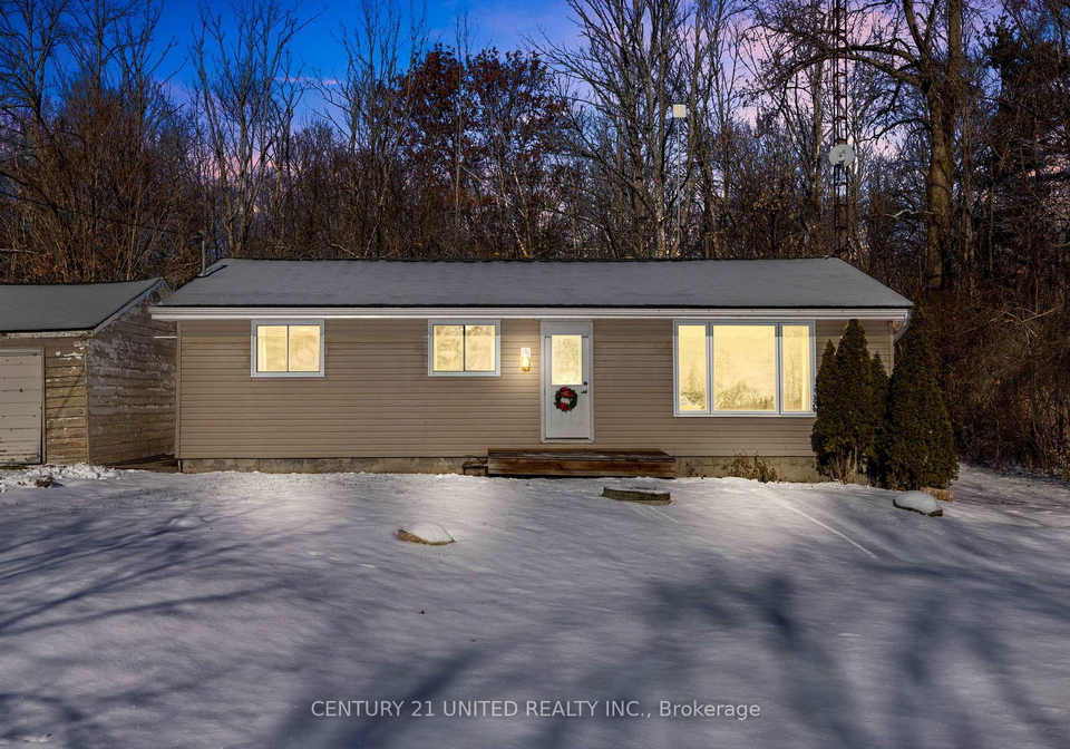 1100-listowel-line-selwyn-ontario-x12762504