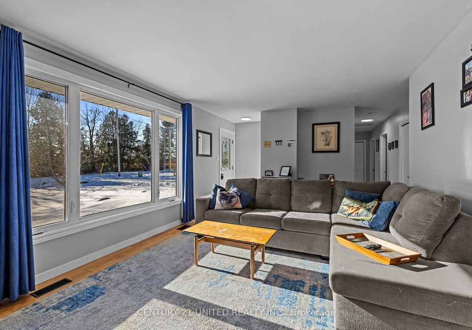 1100-listowel-line-selwyn-ontario-x12762504