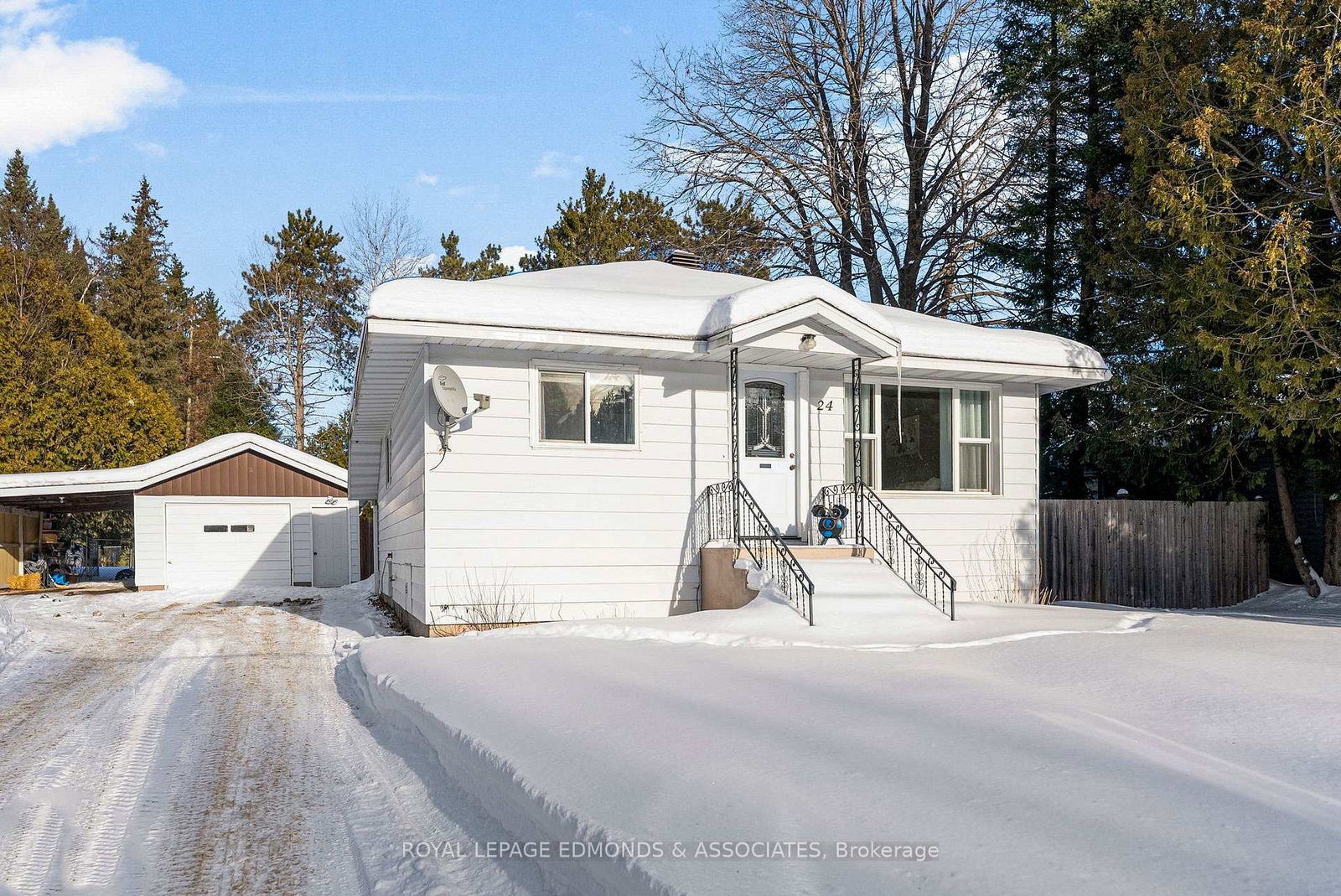 24-ottawa-street-laurentian-hills-ontario-x12763304