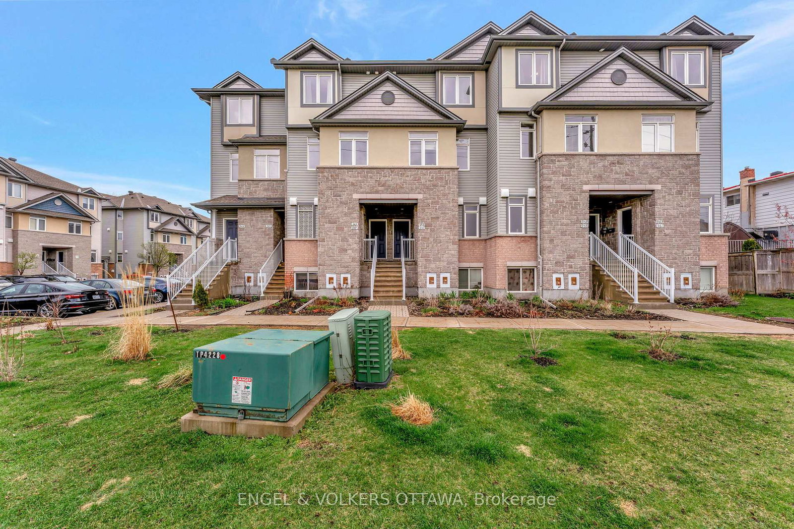 949-cummings-avenue-cyrville-carson-grove-pineview-ottawa-ontario-x12765394