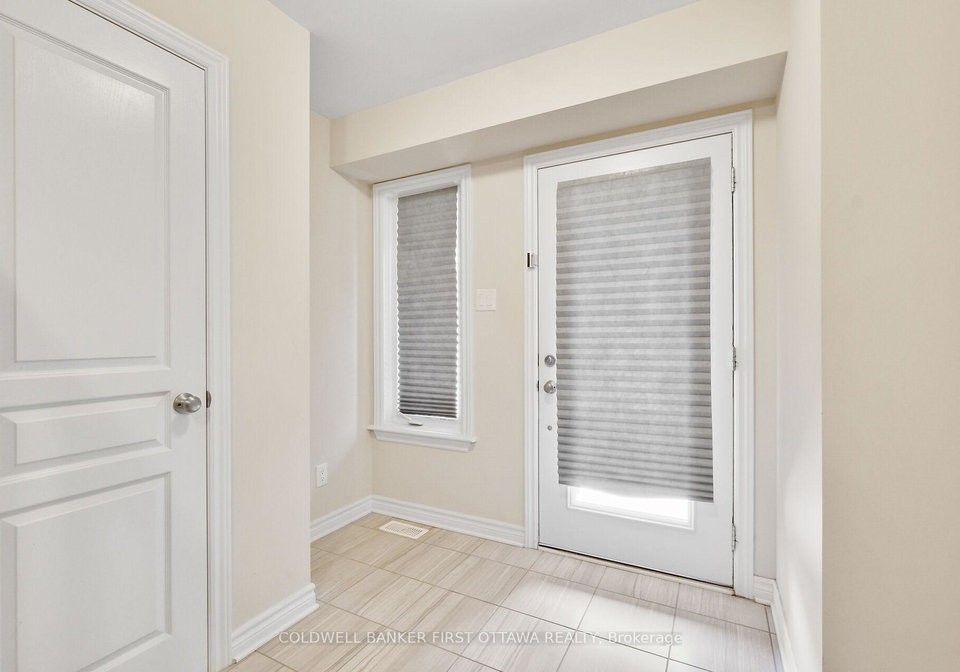 22-stockholm-private-ottawa-ontario-x12765594