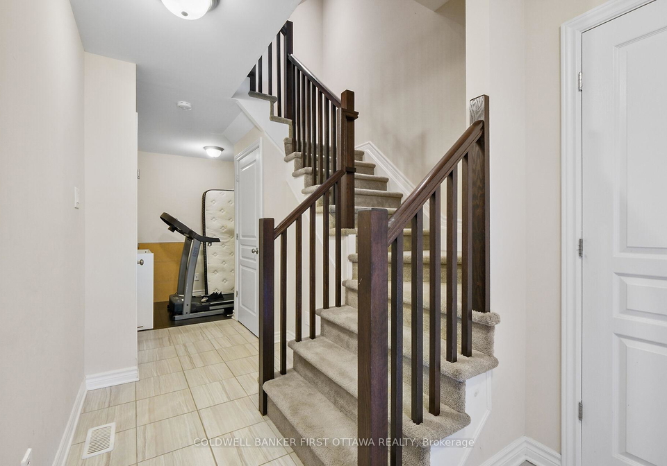 22-stockholm-private-ottawa-ontario-x12765594