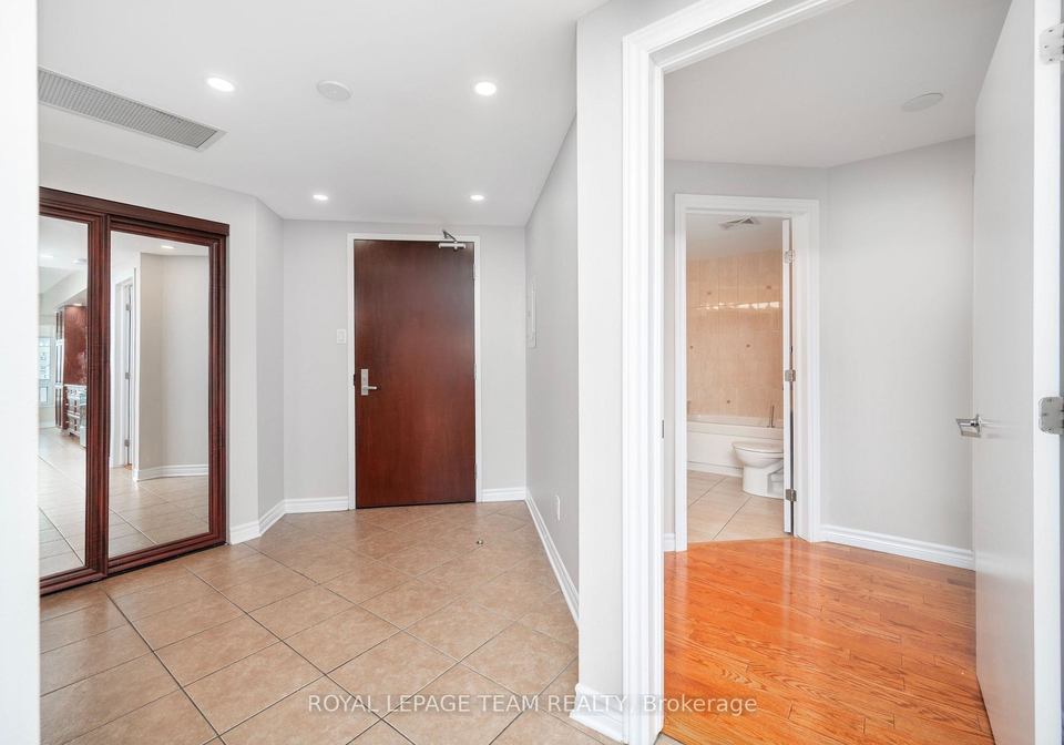 200-rideau-street-lower-town-sandy-hill-ottawa-ontario-x12766176