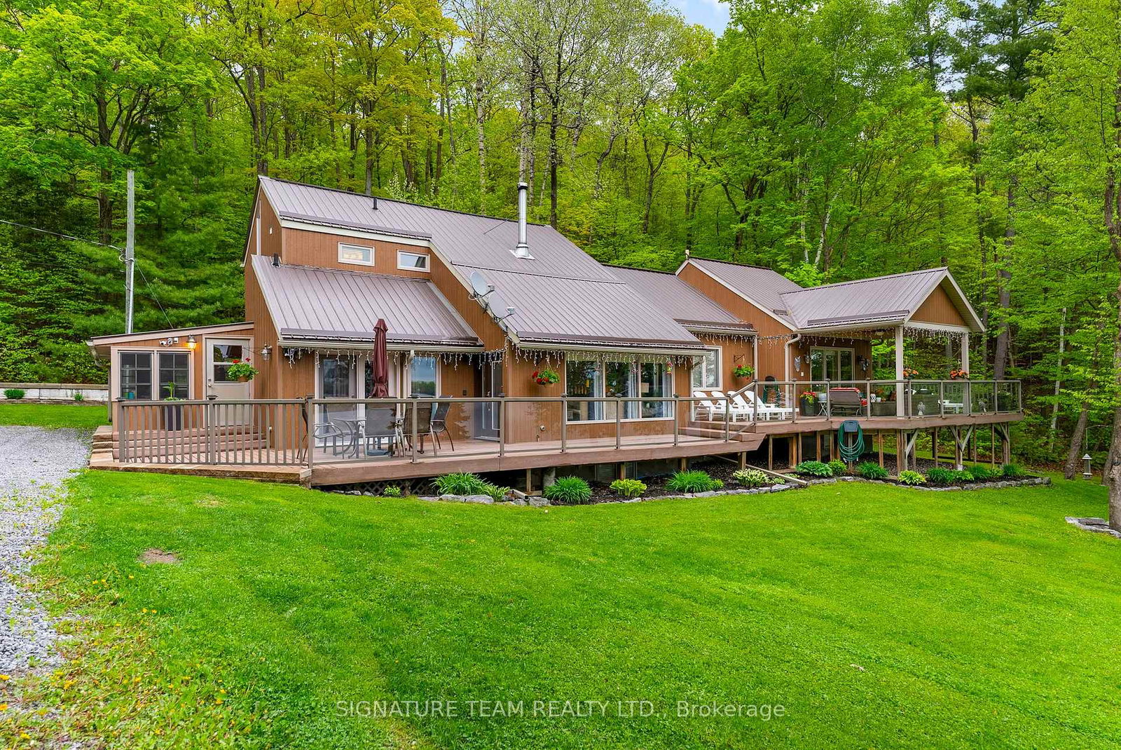 585b-two-mile-trail-whitewater-region-ontario-x12771354