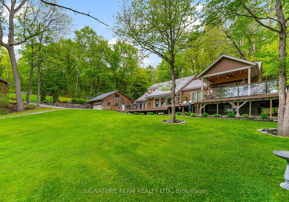585b-two-mile-trail-whitewater-region-ontario-x12771354