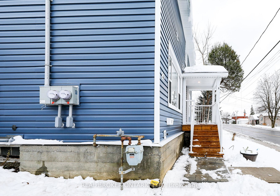 81-queen-street-smiths-falls-ontario-x12771676