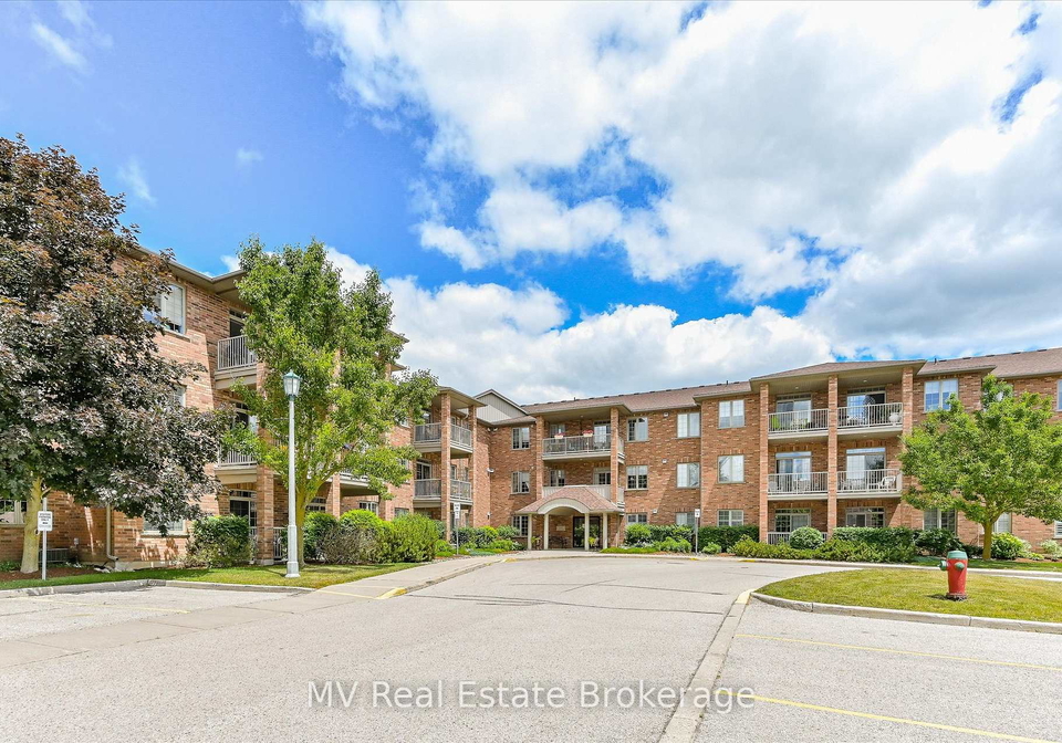 20-station-square-centre-wellington-ontario-x12772624