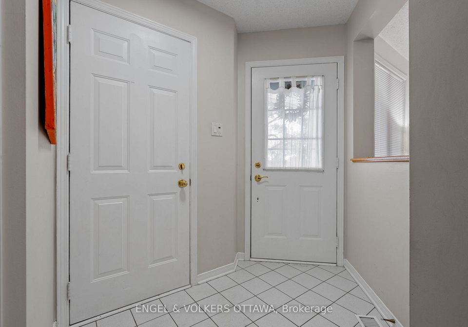 126-whalings-circle-ottawa-ontario-x12772982