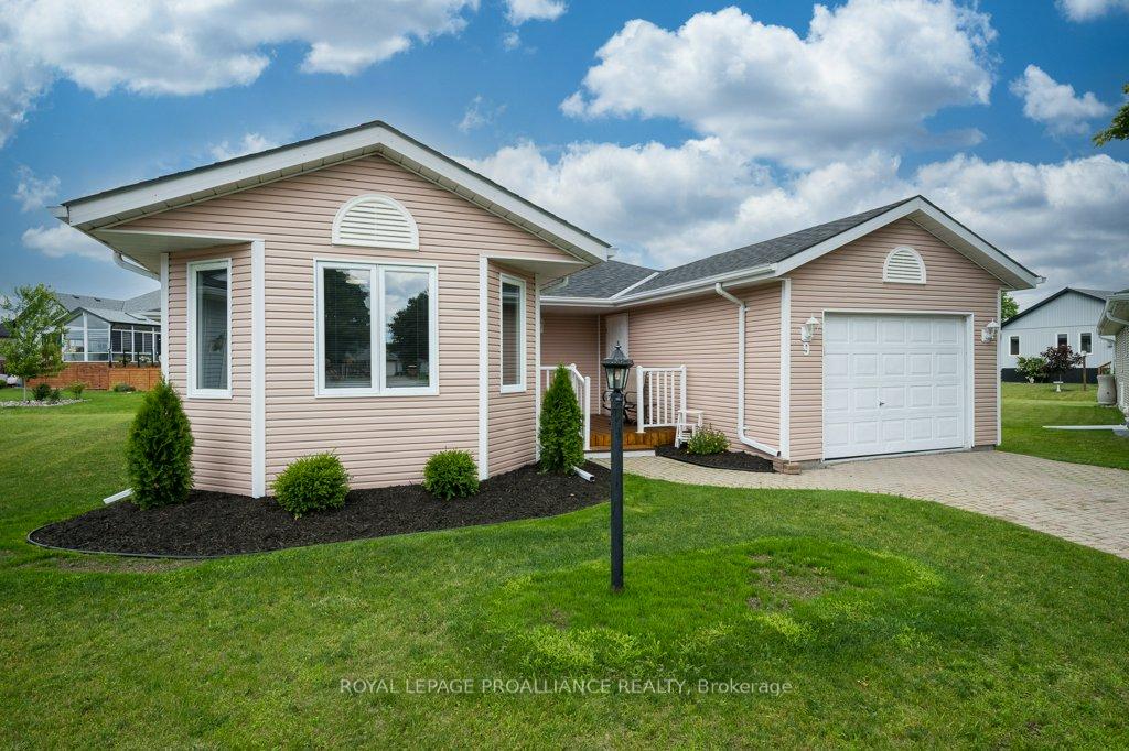 9-quaker-court-prince-edward-county-ontario-x12775292