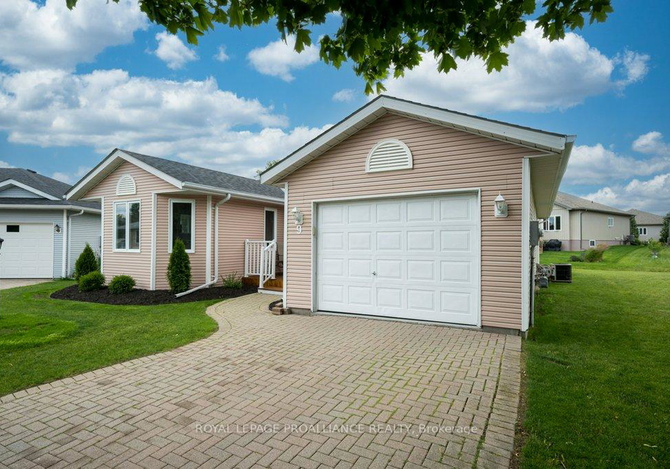 9-quaker-court-prince-edward-county-ontario-x12775292