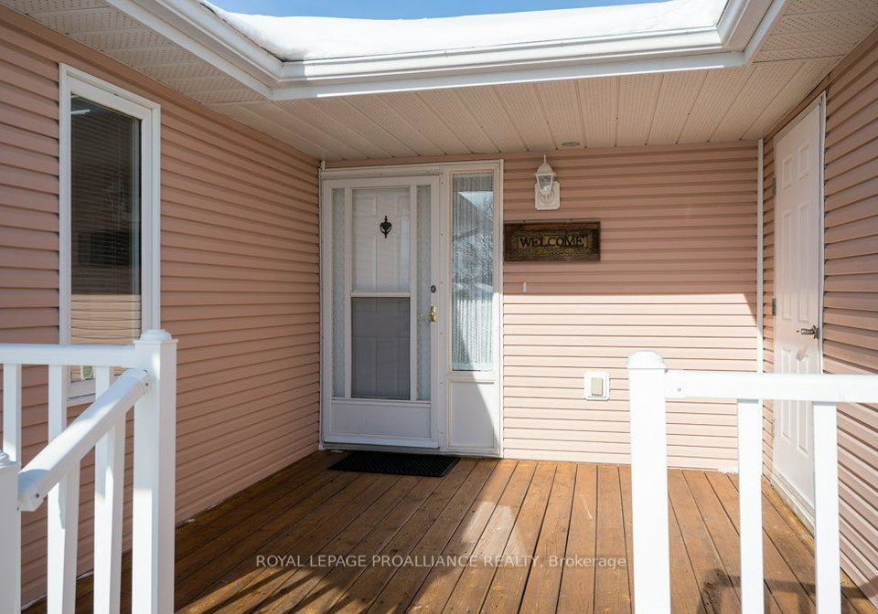 9-quaker-court-prince-edward-county-ontario-x12775292