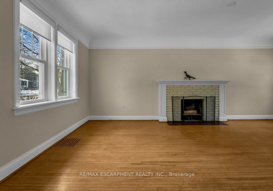 10-robinson-street-s-grimsby-ontario-x12776838