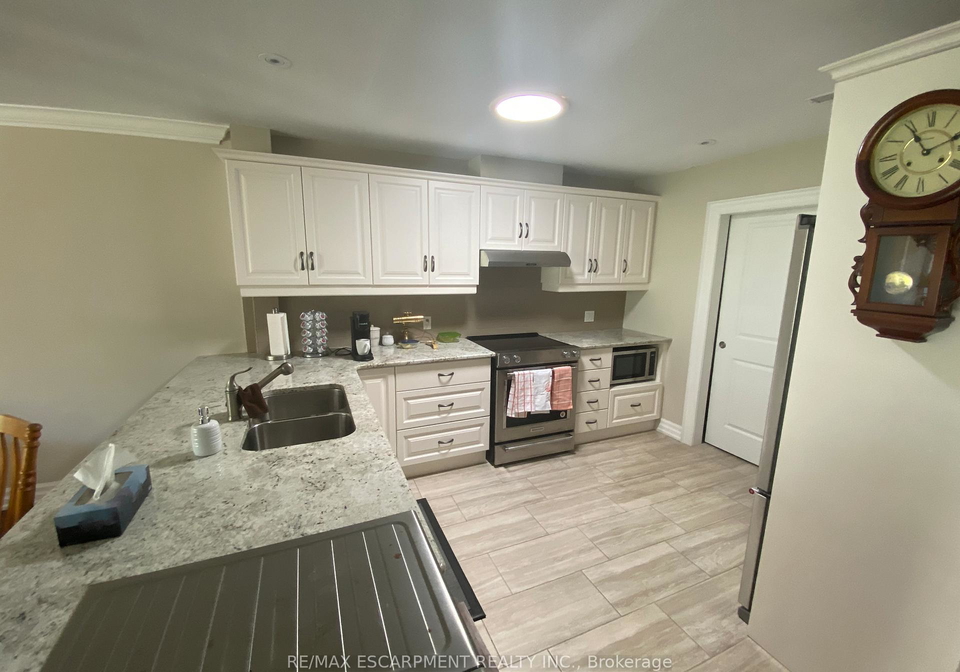 36-mckenna-court-hamilton-ontario-x12777066