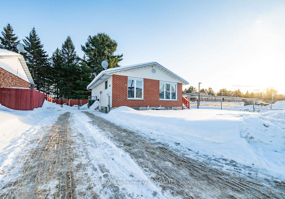 31-herman-street-petawawa-ontario-x12778486