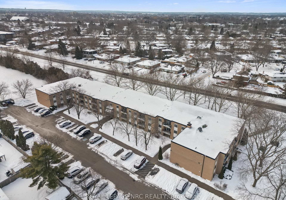 6-westlake-lane-st-catharines-ontario-x12778978