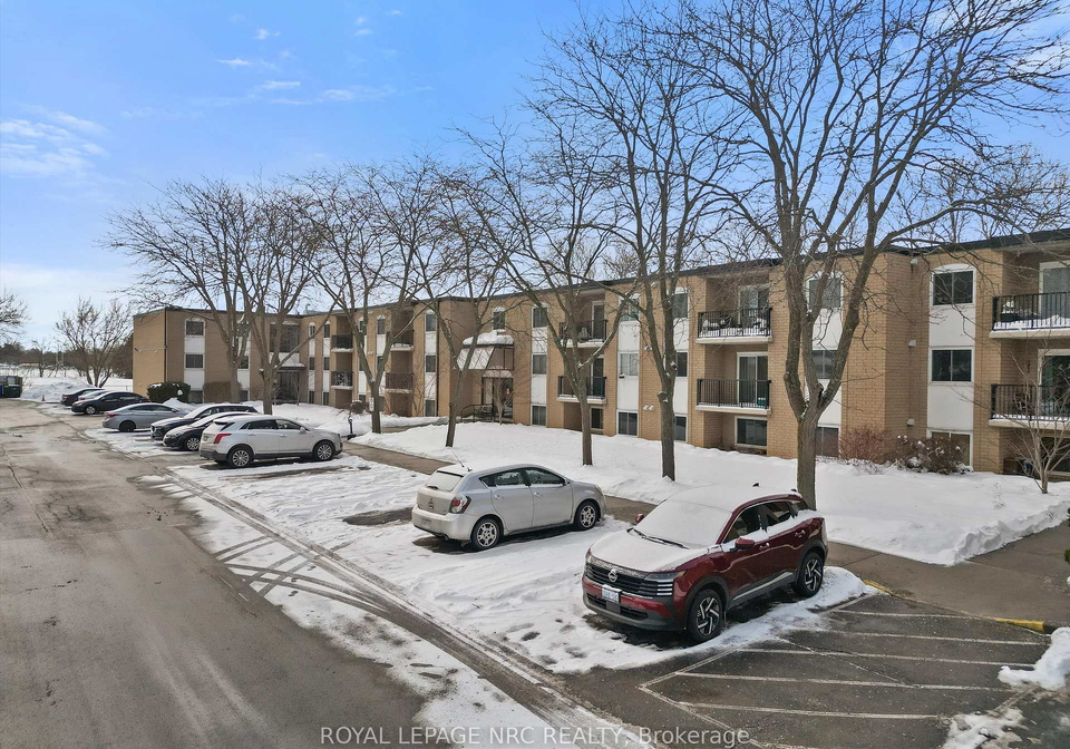 6-westlake-lane-st-catharines-ontario-x12778978