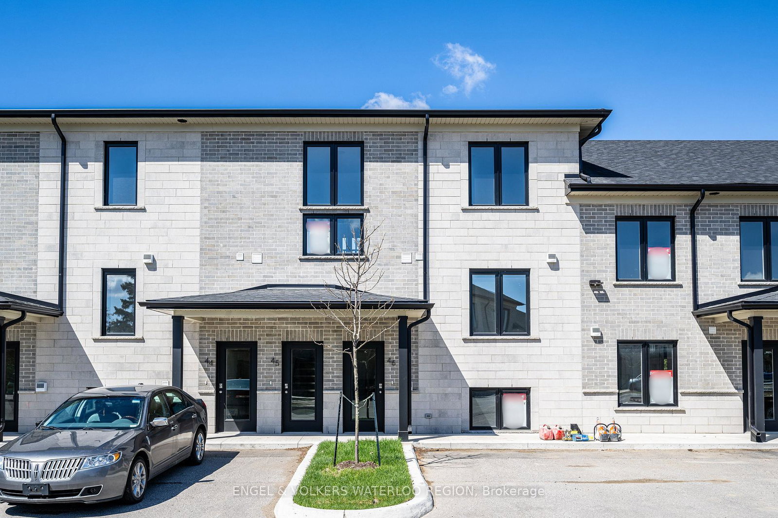 3202-vivian-line-stratford-ontario-x12781070