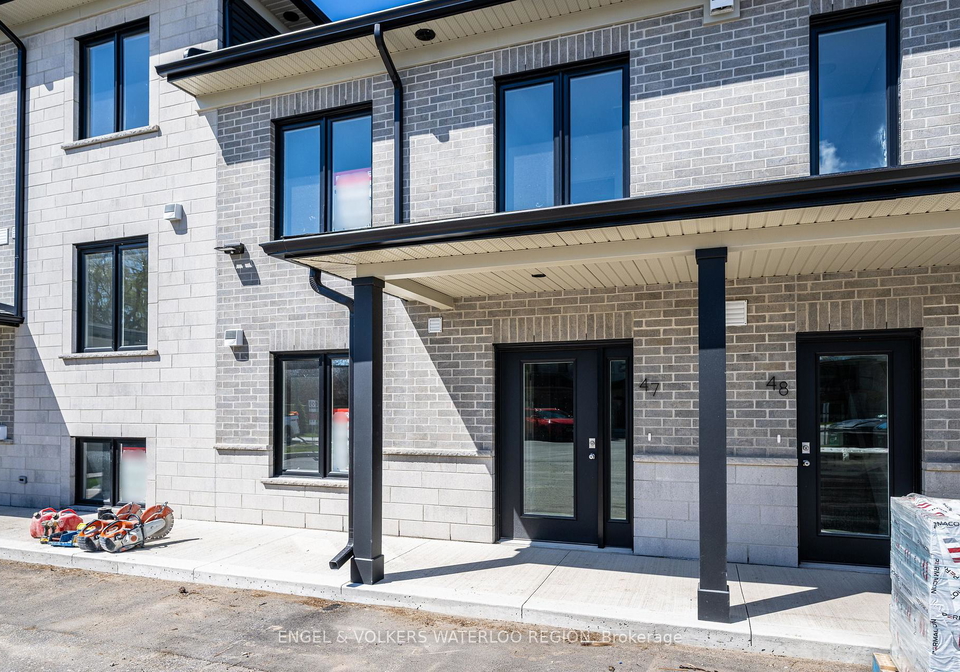 3202-vivian-line-stratford-ontario-x12781070
