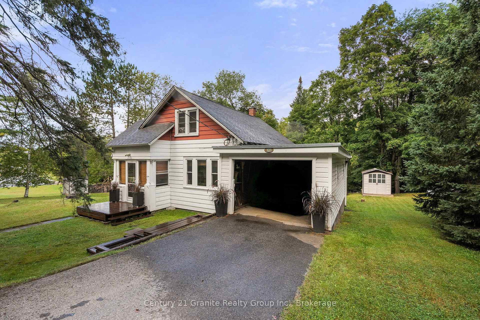101-victoria-street-dysart-et-al-ontario-x12784224