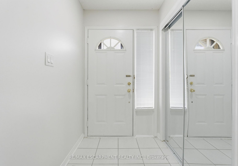 100-vineberg-drive-hamilton-ontario-x12785014