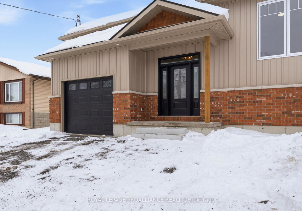 152-bay-street-quinte-west-ontario-x12786634