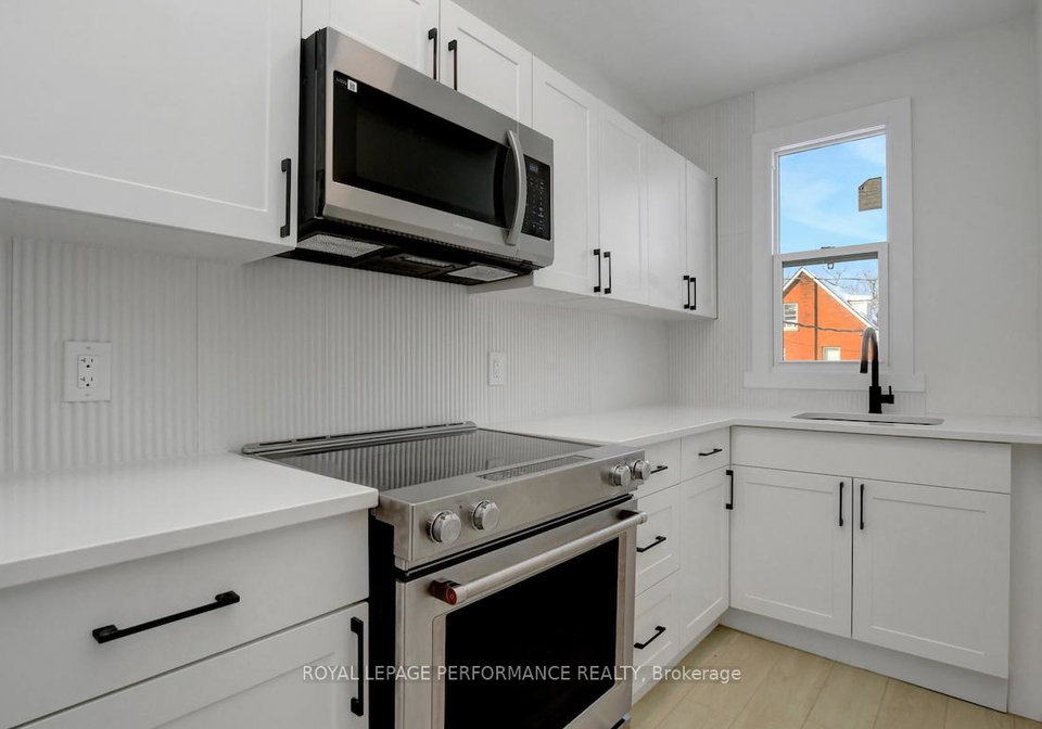 9-larch-street-ottawa-ontario-x12791128