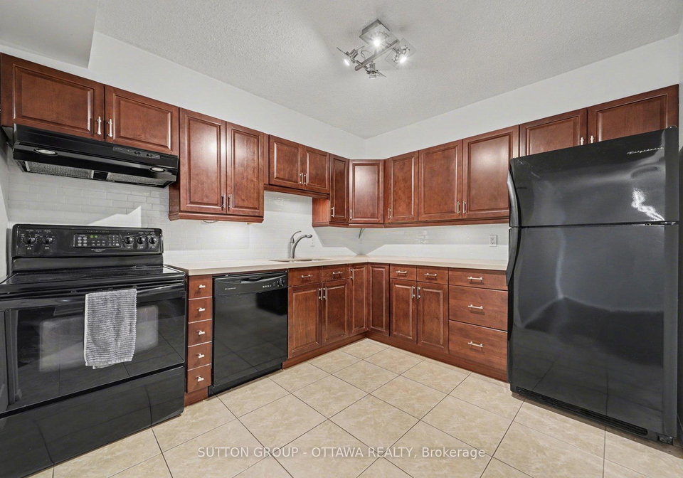 200-bay-street-ottawa-ontario-x12792594