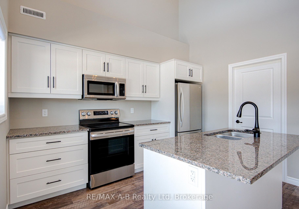 3194-vivian-line-3na-stratford-ontario-x12795338