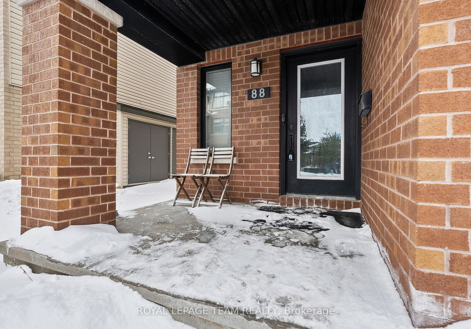 88-stockholm-private-ottawa-ontario-x12795902