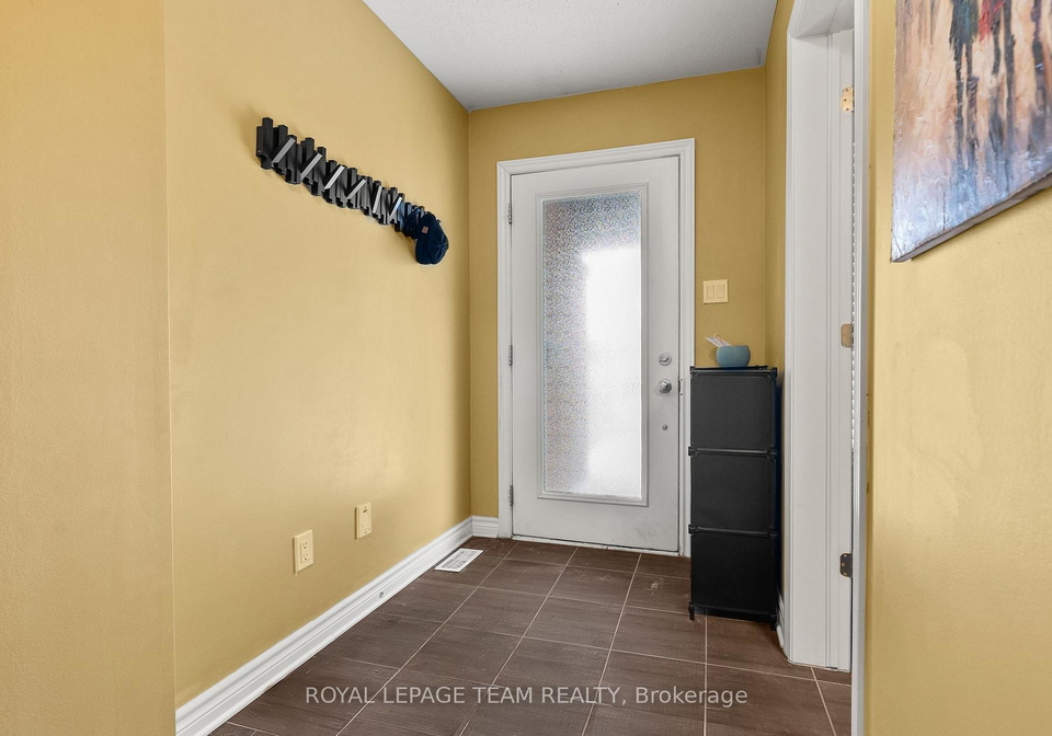 88-stockholm-private-ottawa-ontario-x12795902