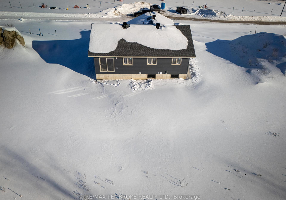 13-eddy-crescent-pembroke-ontario-x12796086