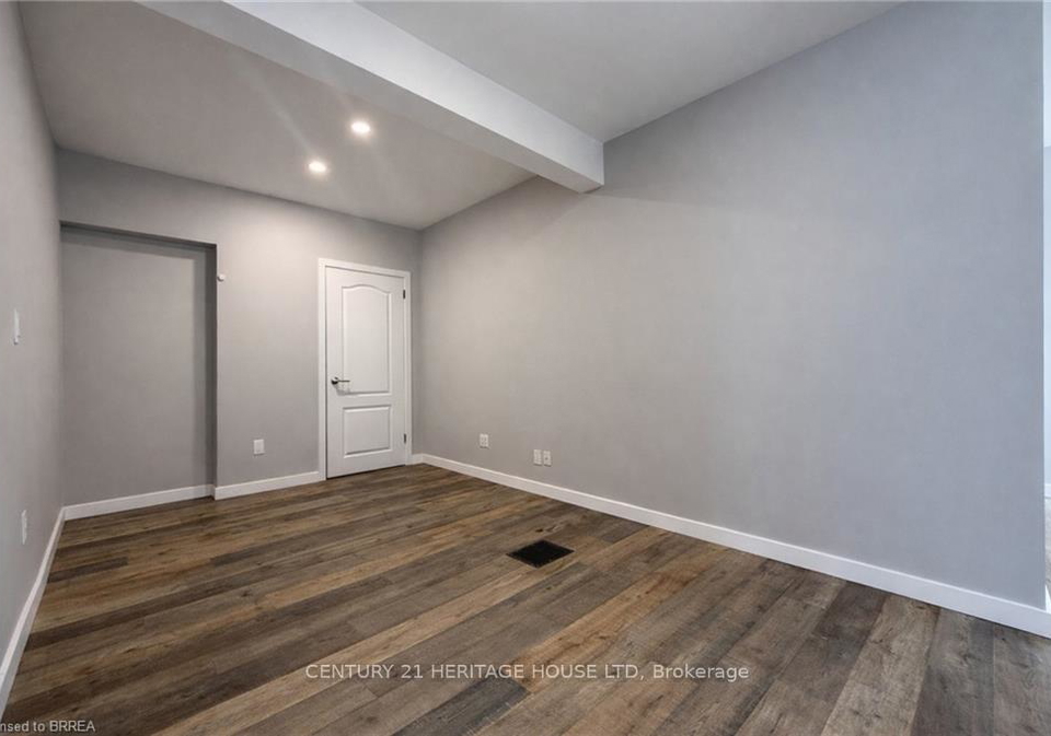 33-dumfries-street-brant-ontario-x12798034