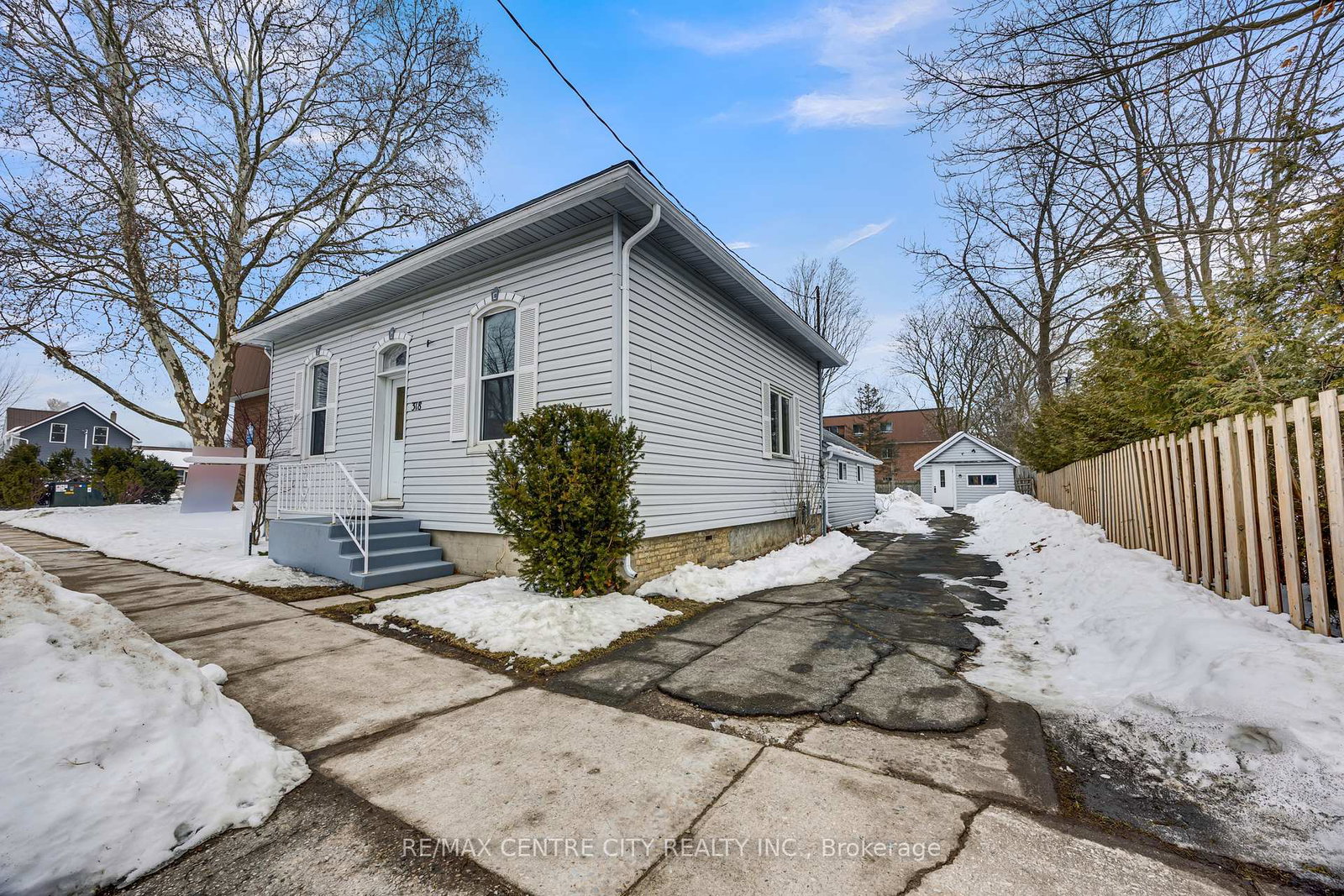 318-carling-street-south-huron-ontario-x12800032