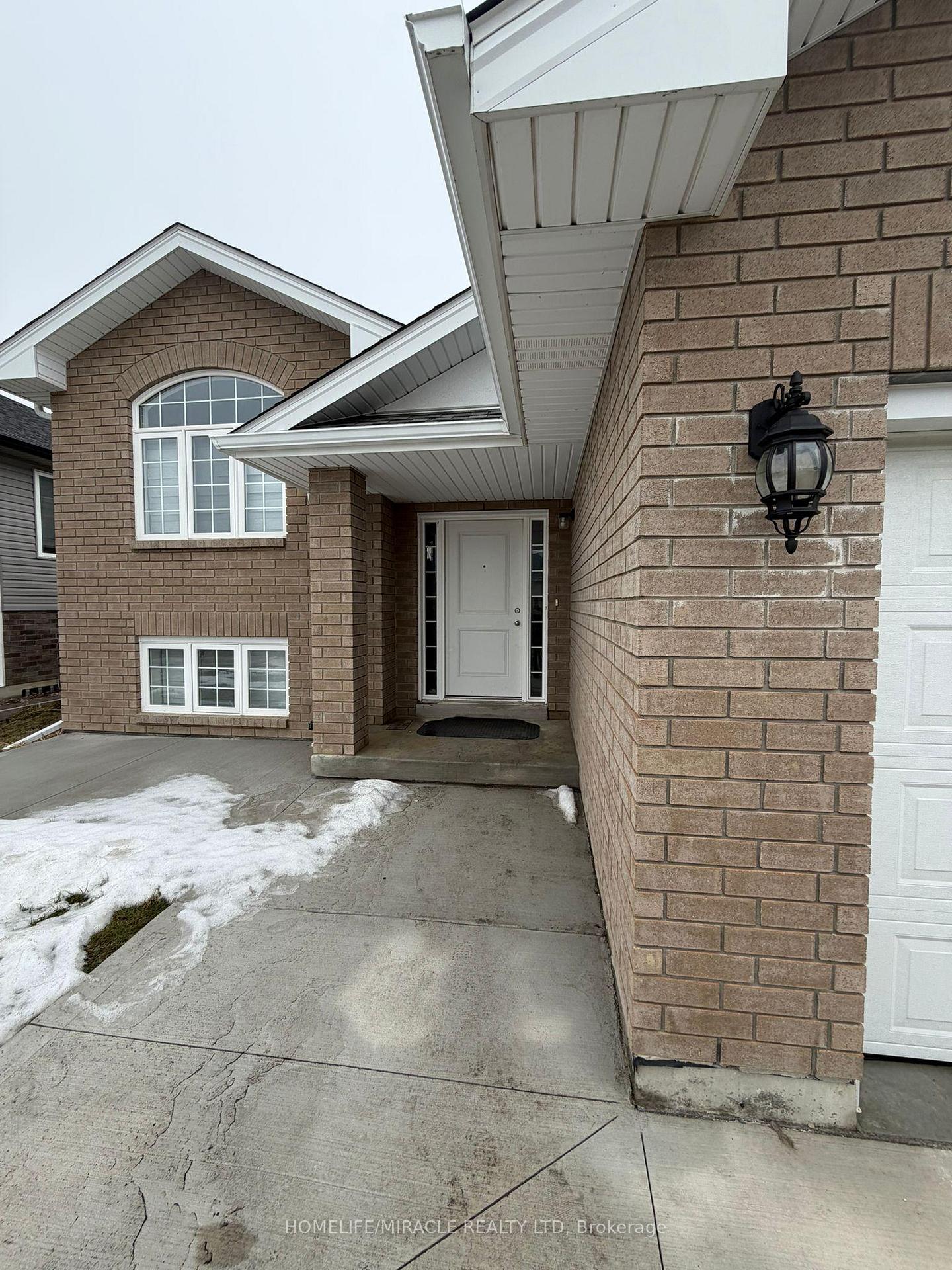 395-magnolia-lane-lakeshore-ontario-x12800044