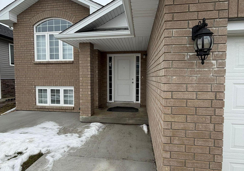 395-magnolia-lane-lakeshore-ontario-x12800044