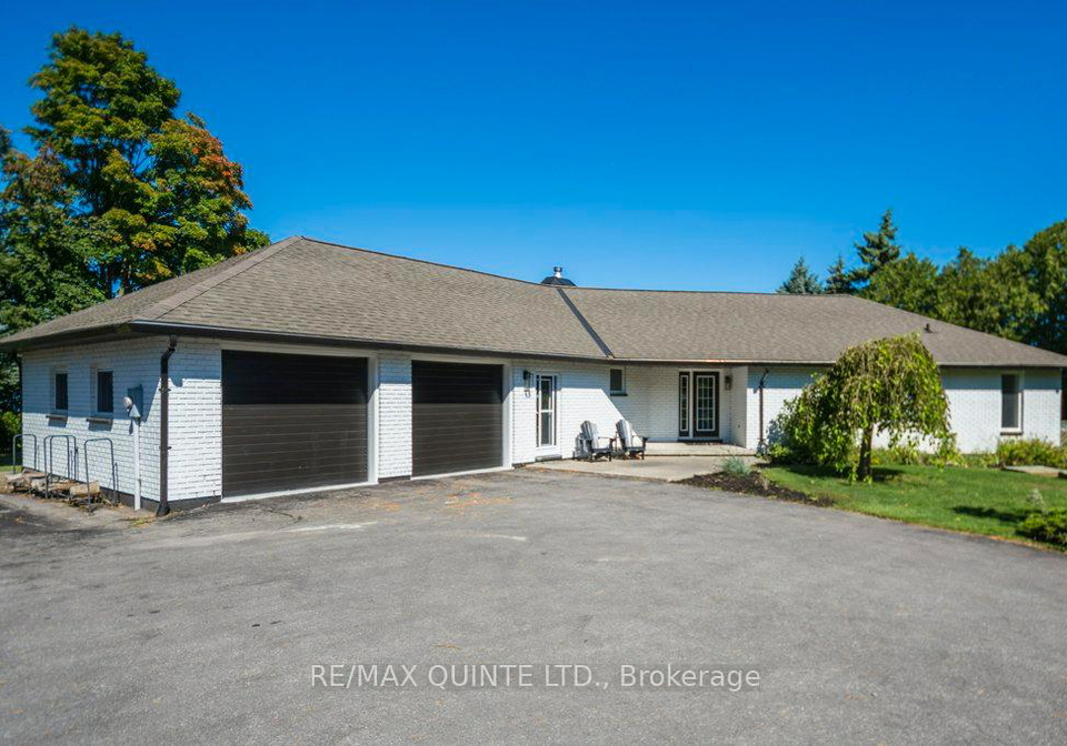 1190-county-road-prince-edward-county-ontario-x12801842