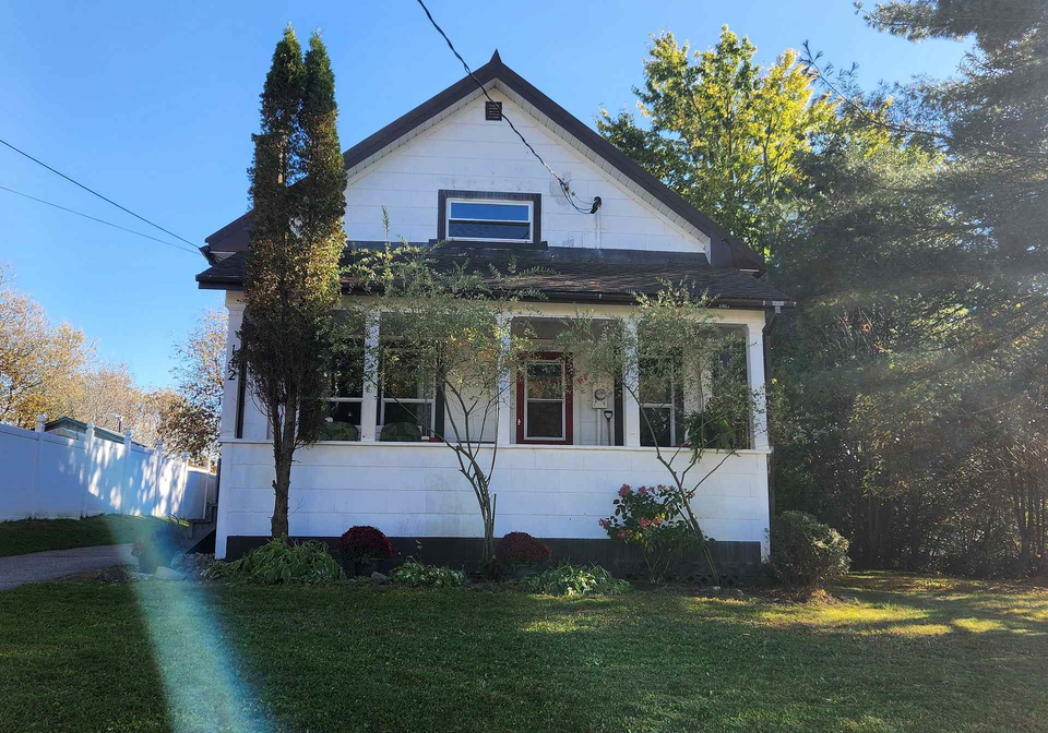 142-queen-street-burks-falls-ontario-x12802876