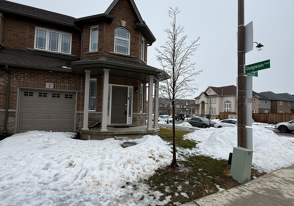 2-laguna-village-crescent-hamilton-ontario-x12804402