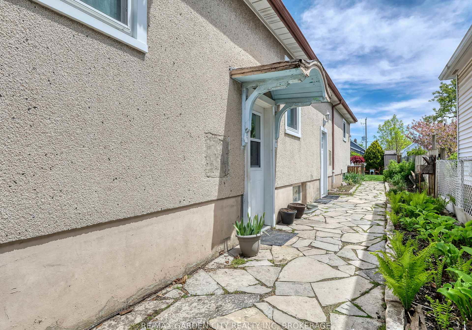 28-charles-avenue-st-catharines-ontario-x12807734