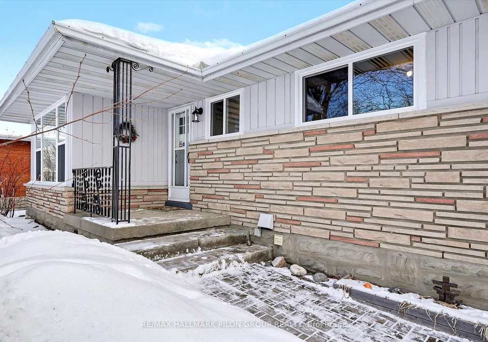 2089-bangor-street-ottawa-ontario-x12811022