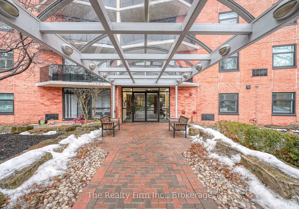 9-bonheur-court-brantford-ontario-x12812456