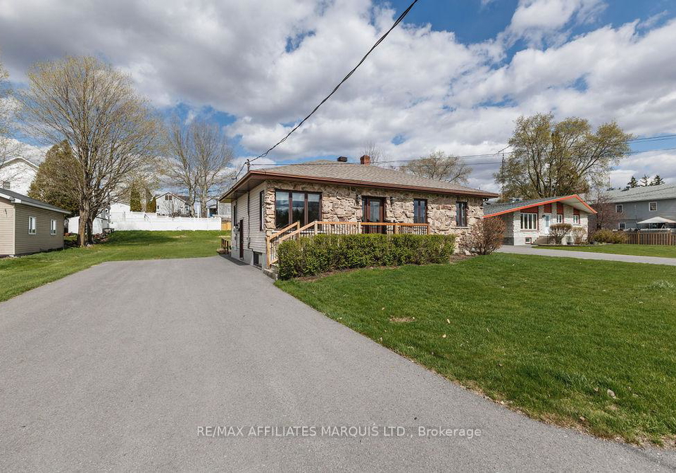 137-park-avenue-north-glengarry-ontario-x12821096
