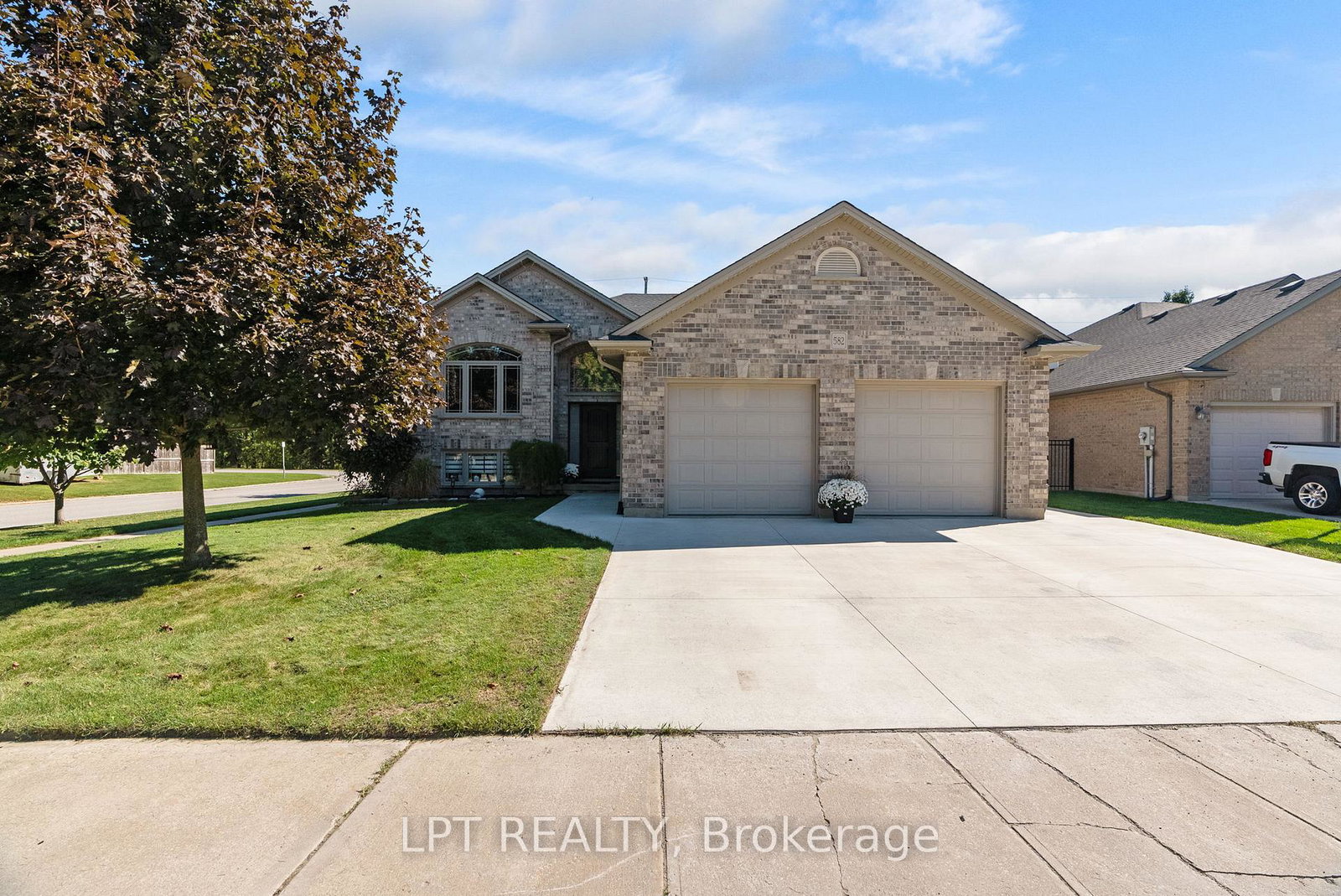 582-harris-circle-strathroy-caradoc-ontario-x12821354