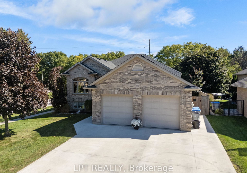 582-harris-circle-strathroy-caradoc-ontario-x12821354