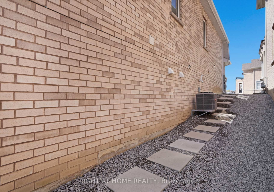 19-robarts-lower-level-drive-hamilton-ontario-x12821428