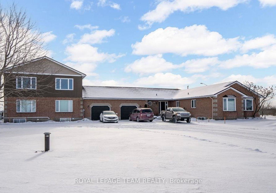11060-county-road-north-dundas-ontario-x12821814