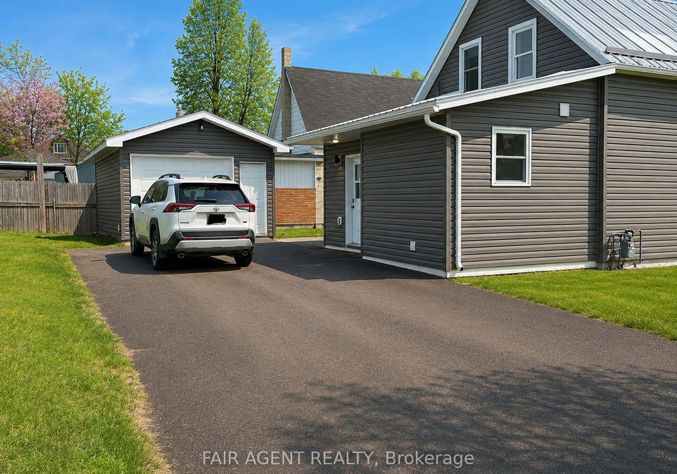 81-bank-street-s-renfrew-ontario-x12822260