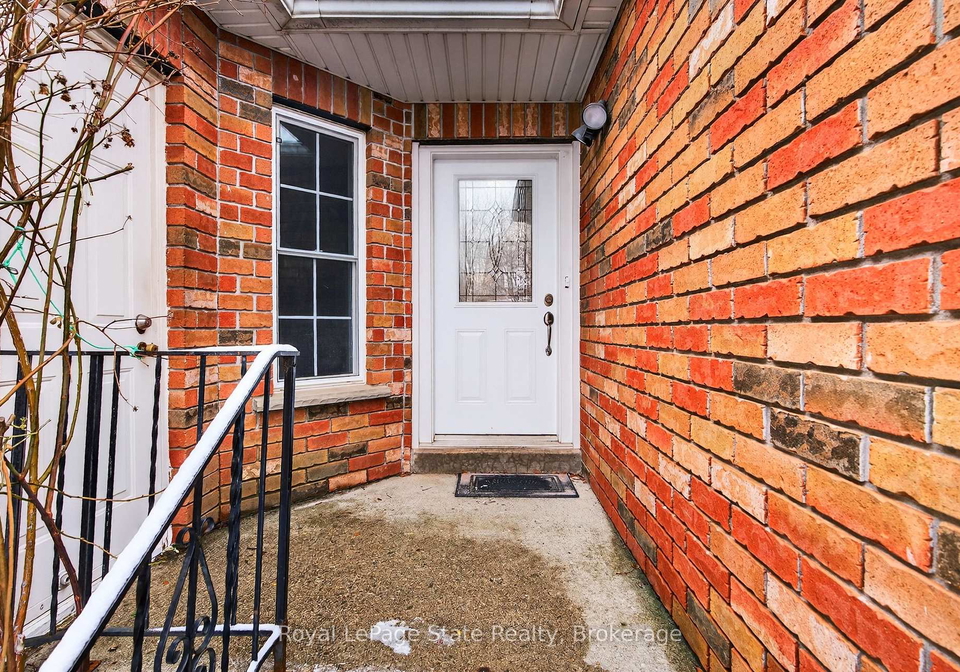 2-evergreen-court-brantford-ontario-x12824956